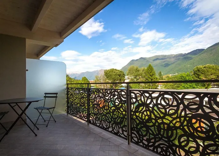 Lake Home Holiday * Como