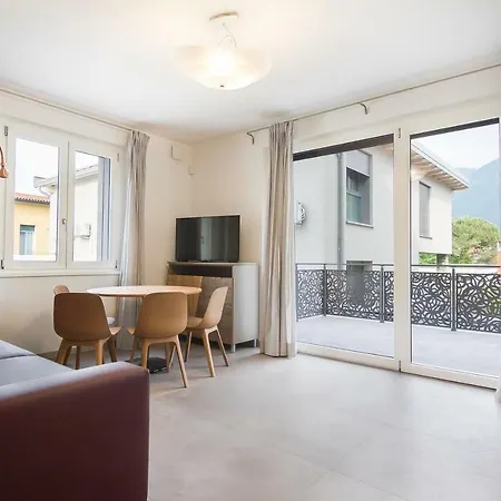 Lake Home Holiday * 科莫