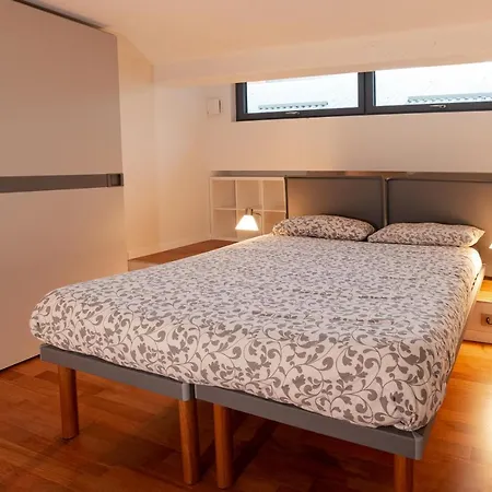 لاك هوم هوليداي *