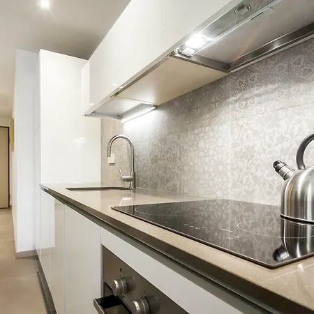 لاك هوم هوليداي شقة