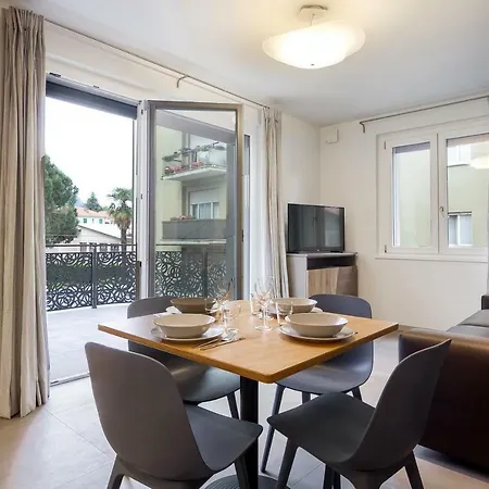 شقة لاك هوم هوليداي كومو