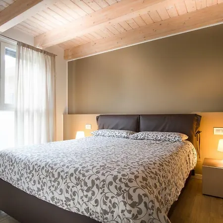 شقة لاك هوم هوليداي كومو