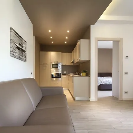 لاك هوم هوليداي * كومو