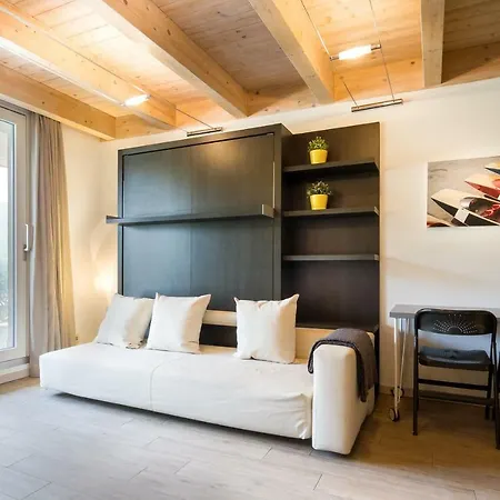 لاك هوم هوليداي شقة