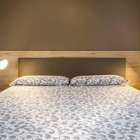 لاك هوم هوليداي شقة *