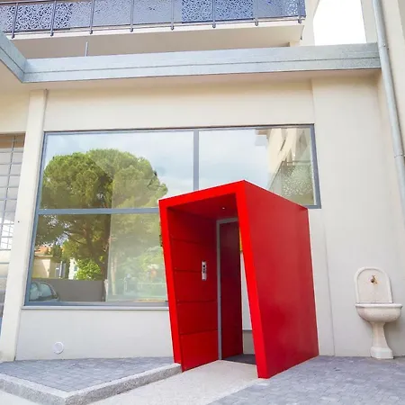 لاك هوم هوليداي