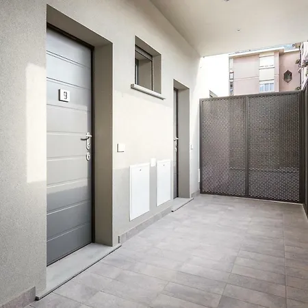 لاك هوم هوليداي * كومو