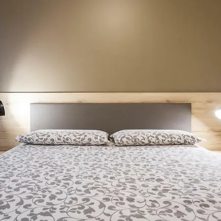 لاك هوم هوليداي شقة كومو